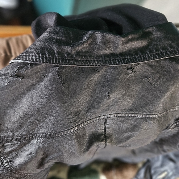 Womens Black Faux Leather Distressed Bomber Jacket Size Small Forever 21 - Picture 11 of 13